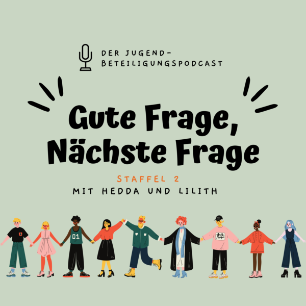 Auf dem Bild ist das Cover des Podcasts "Gute Frage, Nächste Frage". Es hat einen grünen Hintergrund. Im unteren Bilddrittel des Covers sind neun illustrierte junge Menschen, die sich an den Händen halten. Auf dem Cover steht außerdem: "Der Jugendbeteiligungspodcast. Staffel zwei mit Hedda und Lilith. © Servicestelle Jugendbeteiligung, 2021