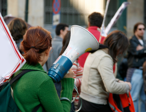 Demo gegen die Kürzun­gen in den Frei­wil­li­gen­diens­ten am 20.9.23 in Berlin