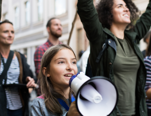 Demo­kra­tie­bil­dung in Berlin und Bran­den­burg: Radio­bei­trag bei Radio 3