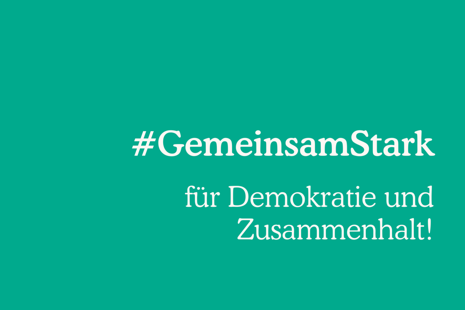 Bild von lnbe.berlin auf grünem Hintergrund steht in weißer Schrift "#gemeinsamStark; Demokratie und Zusammenhalt!"